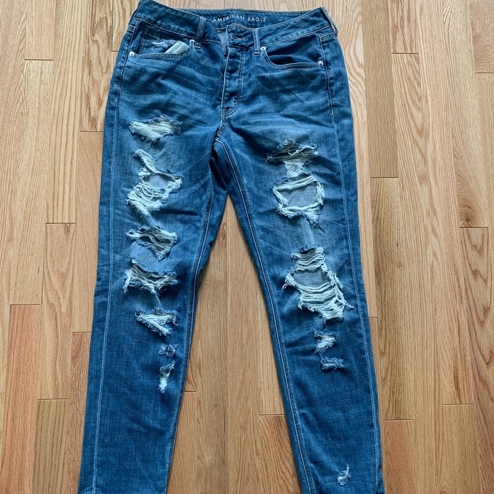 American Eagle Distressed Tom Girl Jean